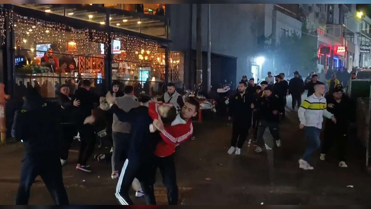 Taraftar Kavgası: Mahalle Savaş Alanına Döndü, 5 Yaralı