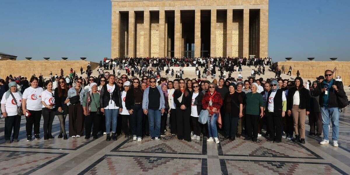 Muğla Büyükşehir Cumhuriyet’in 102. Yılında 102 Kadını Anıtkabir’e Götürdü
