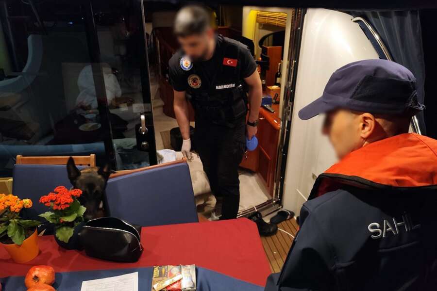 Sahil Güvenlikten Lüks Teknelerde Uyuşturucu ve Kaçak Alkol Operasyonu