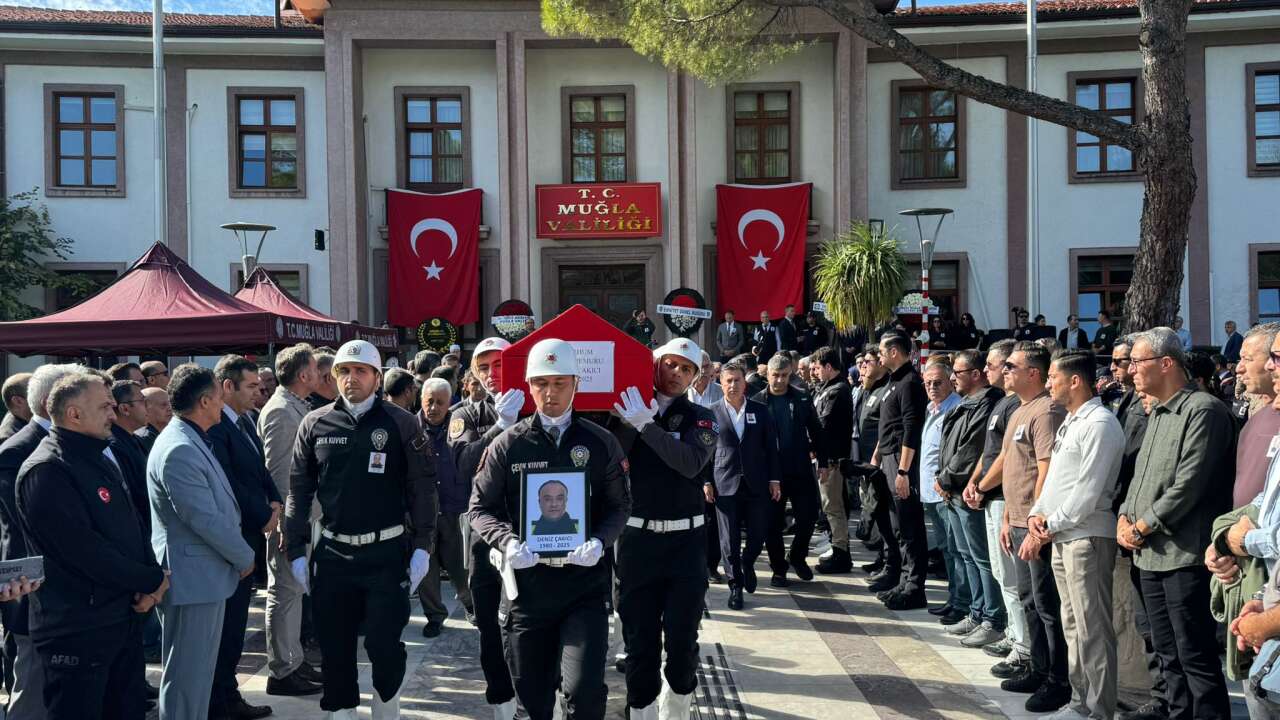 Muğla Emniyetinde Acı Gün: Trafik Polisi Deniz Çakıcı Gözyaşlarıyla Toprağa Verildi