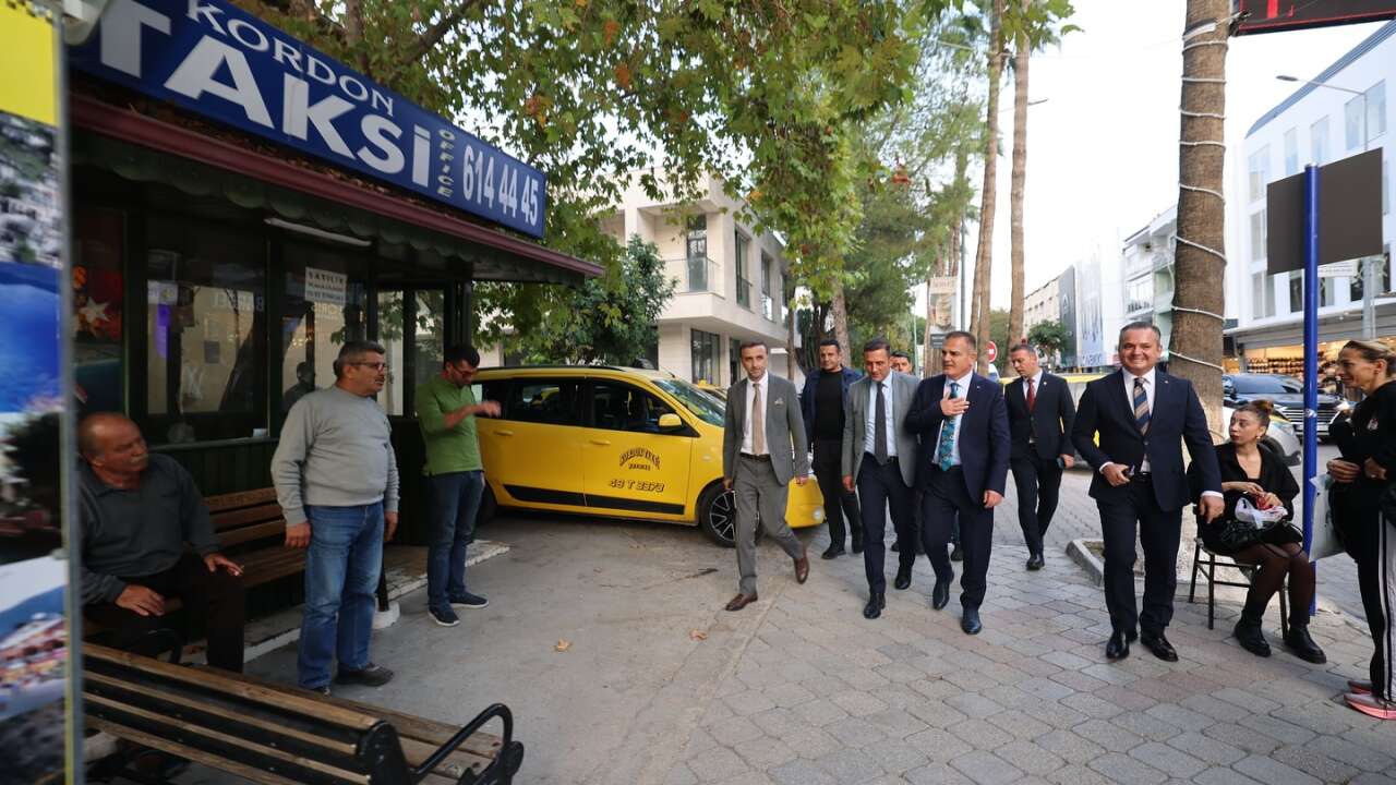 Vali Dr. İdris Akbıyık’tan Fethiye’de Taksici Esnafına Ziyaret