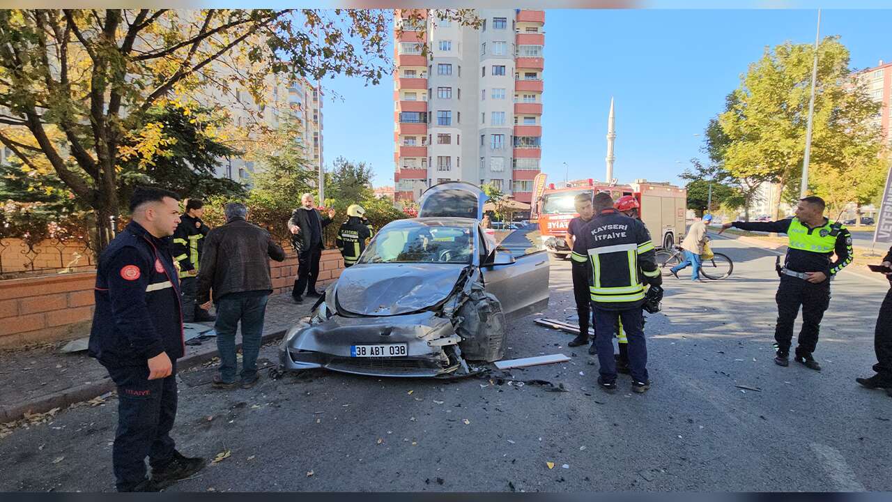 Hız Testi Felakete Dönüştü: Otomobilini Hızını Denerken Perte Çıkardı
