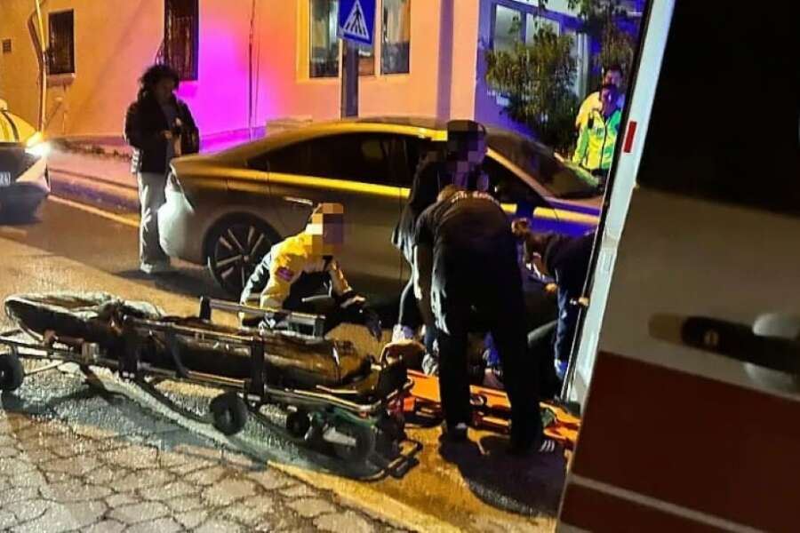 Muğla'da Kapısının Önünde Otomobil Çarptı: Motosiklet Sürücüsü Yaralandı