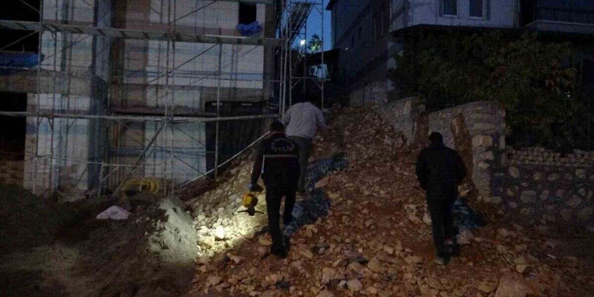 İnşaatta Ölüm! Alçı Ustası Merdiven Boşluğuna Düşerek Can Verdi