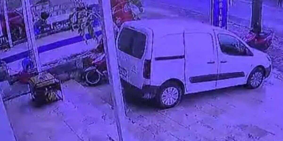 Bodrum’da Yağmurun Ardından Kaza: Sürücü Son Anda Kurtuldu