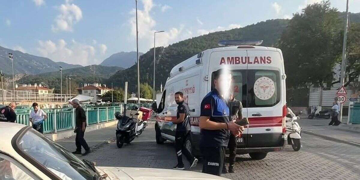 Fethiye’de Pazaryeri Önünde Kaza: Motosikletli Yaralandı