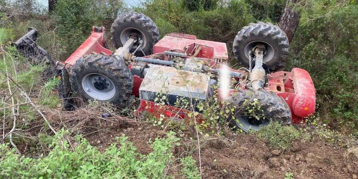 Kontrolden Çıkan İş Makinası Şarampole Devrildi!