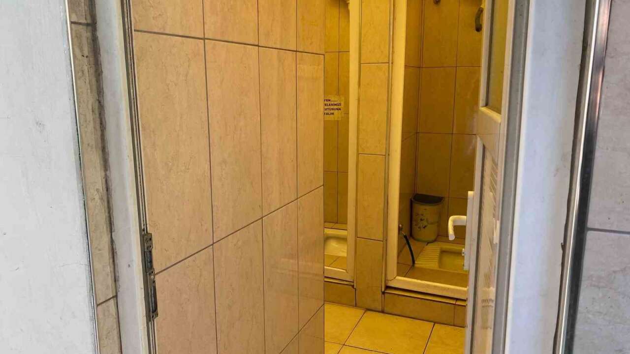 Sabah Temizliğinde Korkunç Manzara: Cami Tuvaletinde Erkek Cesedi Bulundu