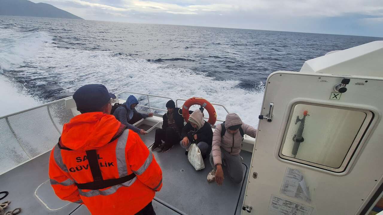 Fethiye Leylek Koyu’nda Mahsur Kalan 4 Düzensiz Göçmen Kurtarıldı