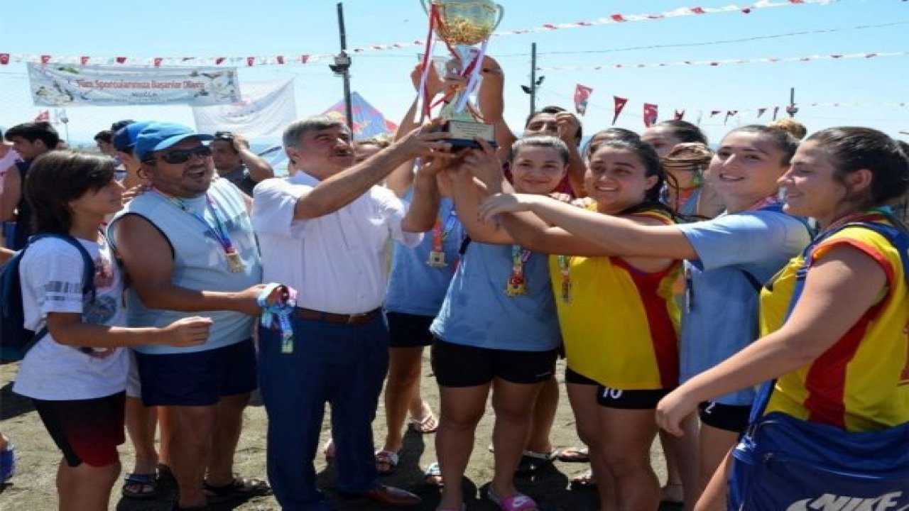 Köyceğiz'de Plaj Hentbol Şampiyonası