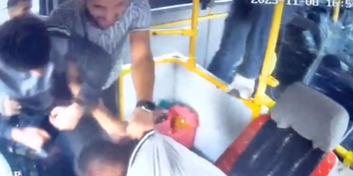 Halk Otobüsünde Fren Tartışması Kavgaya Dönüştü: Şoföre Sokak Ortasında Saldırı