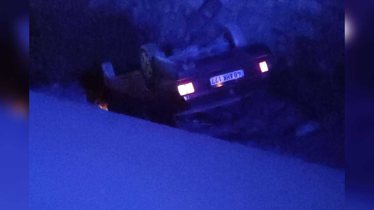 Muğla’da Takla Atan Araç Şarampole Uçtu