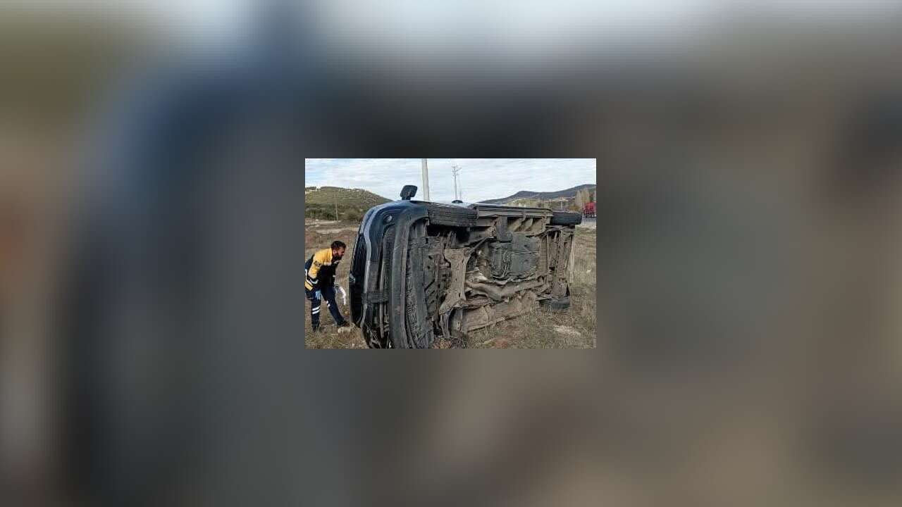 Fethiye'de Trafik Kazası: Araç Devrildi, 2 Kişi Yaralandı