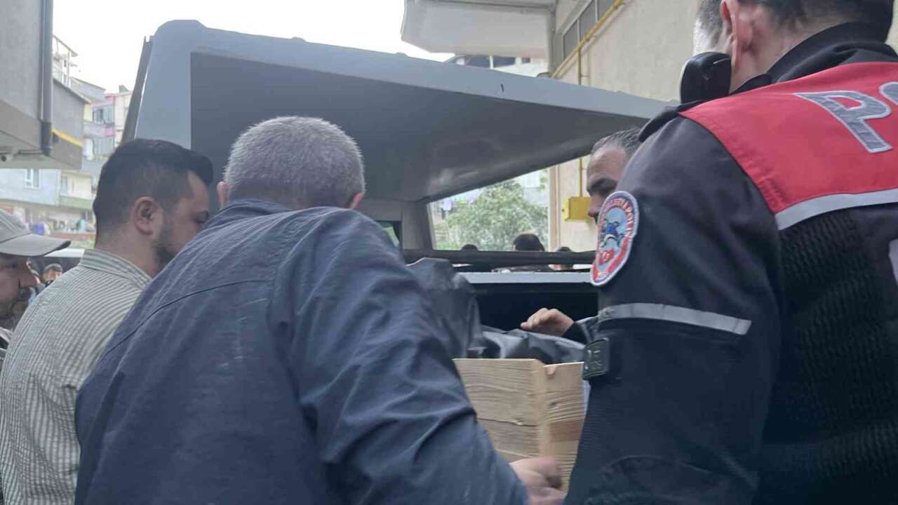 4 Çocuk Babası Evinde Ölü Bulundu