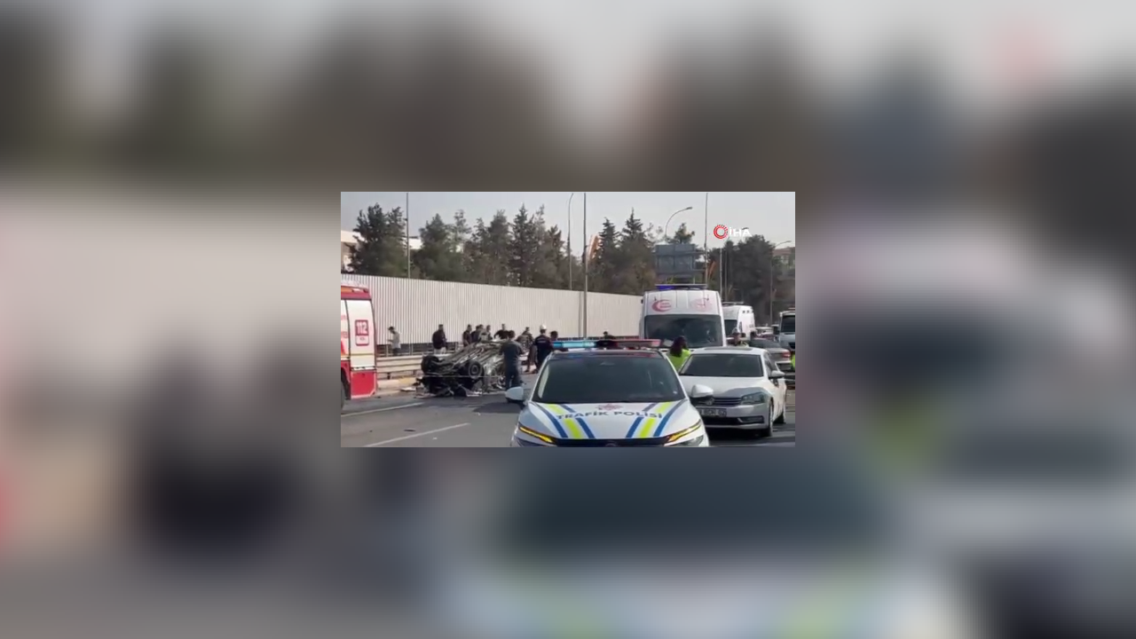 Otomobil Bariyere Çarptı, Zincirleme Kaza 2 Ölü