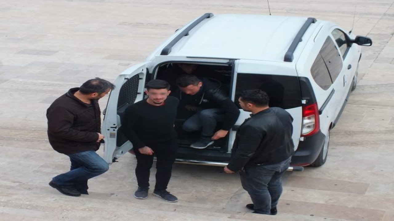 Kantini soyduktan sonra, tost yapıp yediler