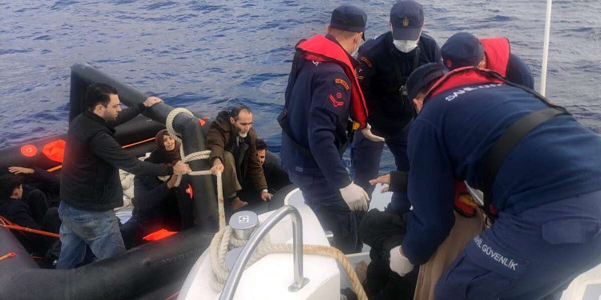 Yunanistan, 8’i Çocuk 20 Düzensiz Göçmeni Ölüme Terk Etti