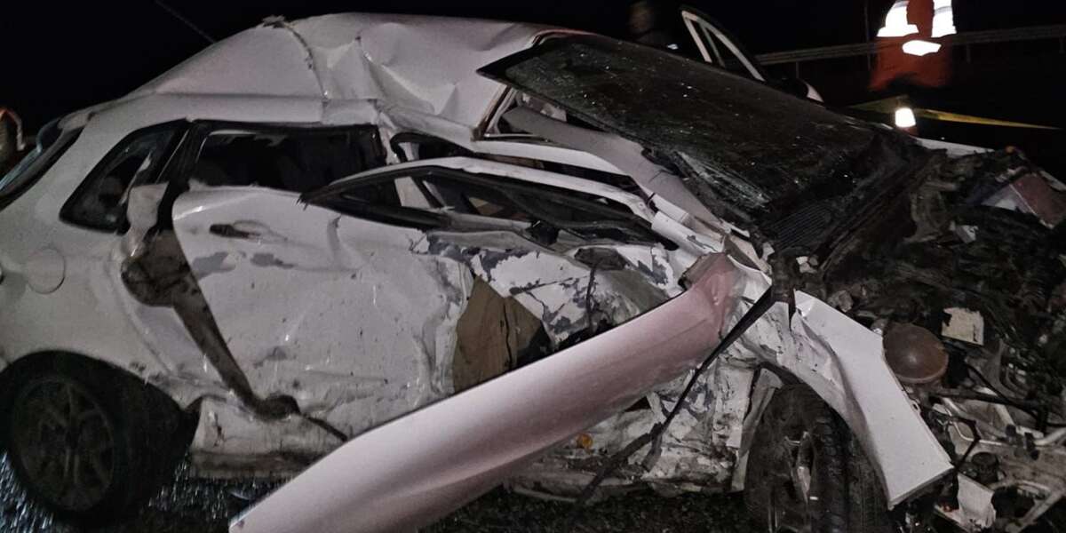 İki Otomobil Çarpıştı Araçlar Hurdaya Döndü : 1 Ölü, 2 Yaralı