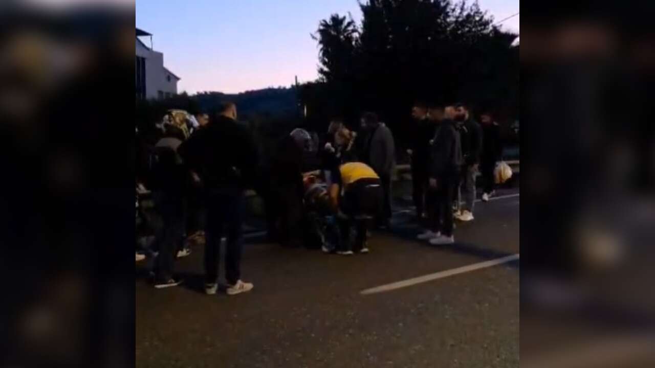 Milas’ta Yolun Karşısına Geçen Yayaya Motosiklet Çarptı: İki Yaralı