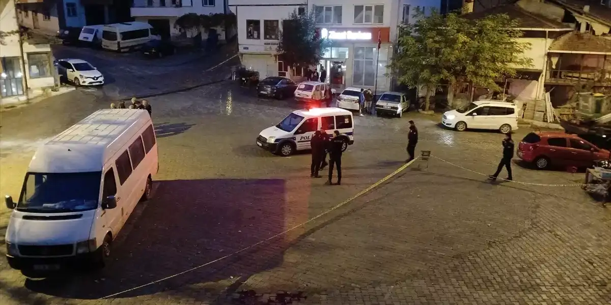 Baba ve Oğlu Sokak Ortasında Bıçaklandı: 2 Ölü