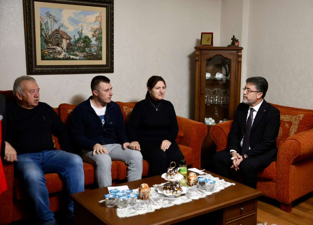 Bakan Yumaklı’dan Şehit Pilot Hasan Bahar’ın Ailesine Taziye Ziyareti