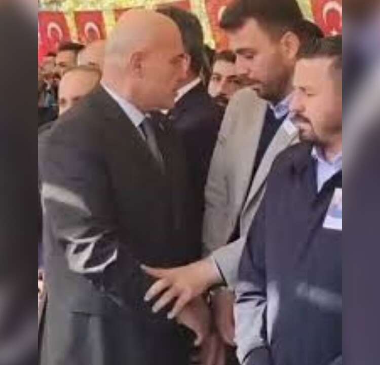 Şehit Cenazesinde Vekillerin Yer Tartışması Kamerada