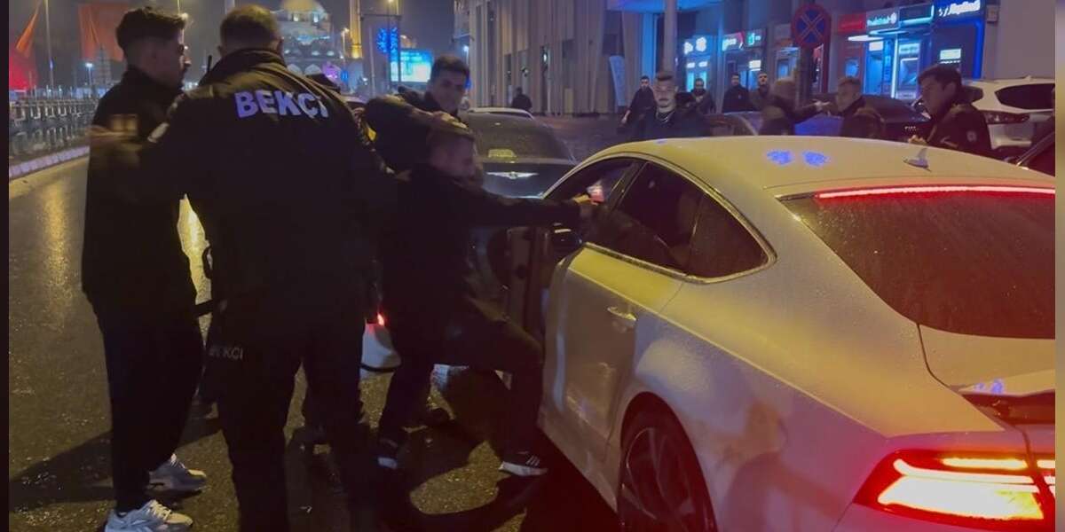 Gece Kulübünde Çıkan Kavga Sokağa Taştı