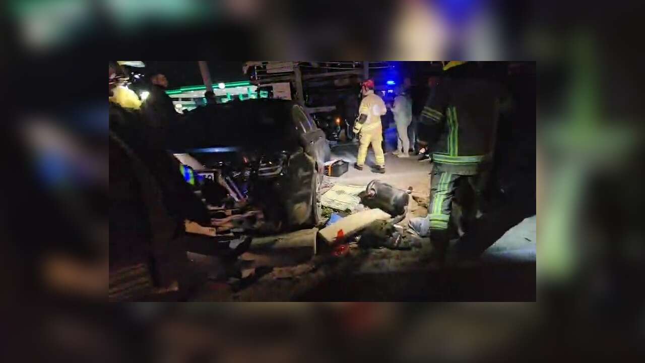 Hafif Ticari Araç ile Otomobil Çarpıştı: 1 Kişi Hayatını Kaybetti