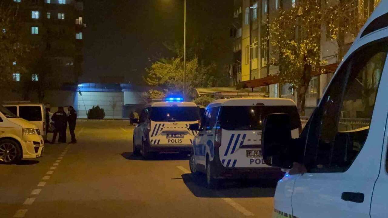 Ablasının Acısına Dayanamadı: 3 Gün Arayla Aynı Pencereden Atladılar