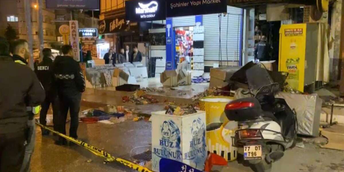 Ailesine Ait Tekel Bayisini Benzin Döküp Ateşe Verdi: Yaralılar Var