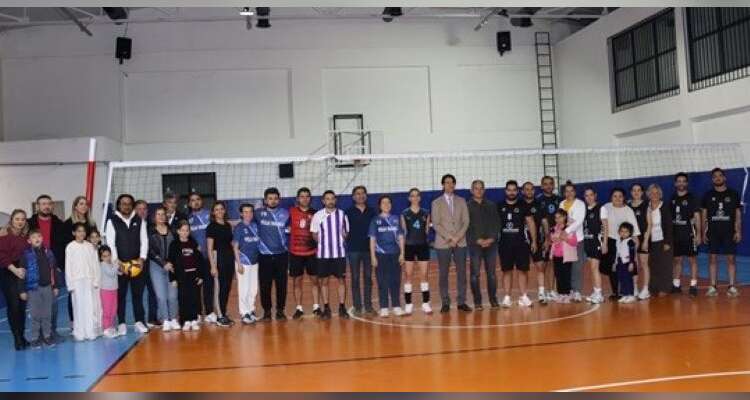 Köyceğiz’de Öğretmenler Voleybol Sahasında Buluştu