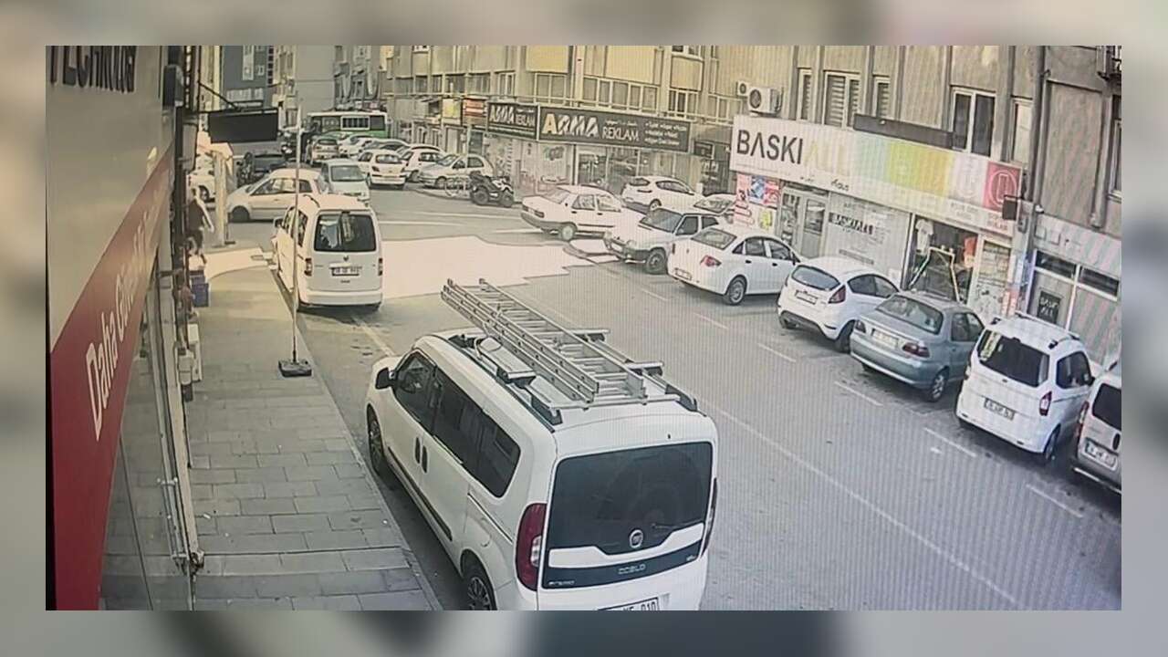 Dur Levhasına Uymayan Sürücü Kazaya Neden Oldu
