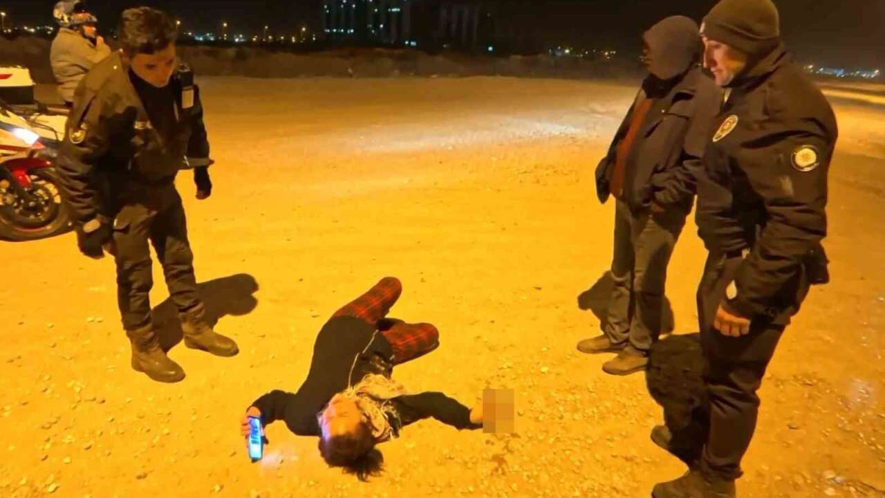 Alkollü Kadından Bekçilere Sert Tepki: Bekçiler, "Eve Bırakalım" Dedi, Alkollü Kadın "Ölümü Bulursunuz" Cevabını Verdi