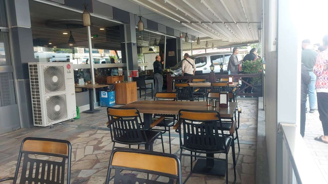 15 Yaşındaki Sürücü İş Yerine Daldı: Yaralı Var