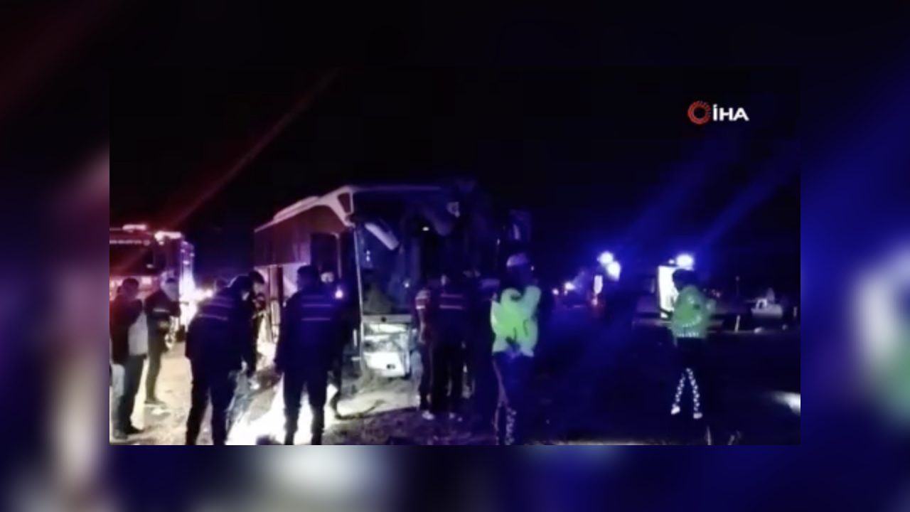 Minibüs İle Yolcu Otobüsü Çarpıştı: 10 Yaralı