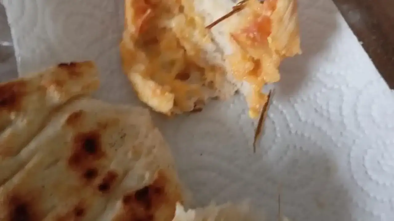 Ekmeğin İçinden Çıkanlar Şoke Etti! Az Kalsın Boğazına Saplanacaktı