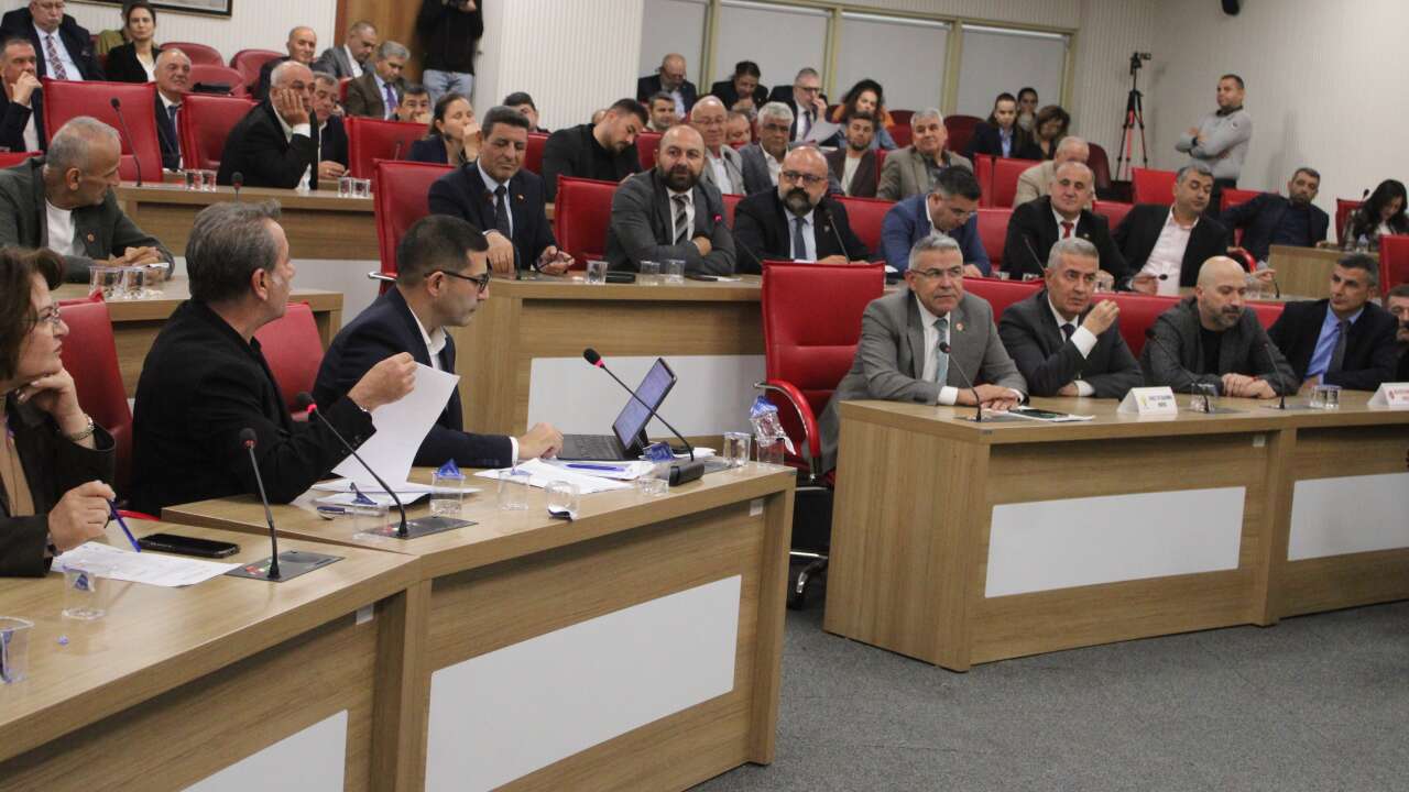 Büyükşehir Meclisi’nde Kriz: CHP-AK Parti Gerilimi Meclisi Kilitledi