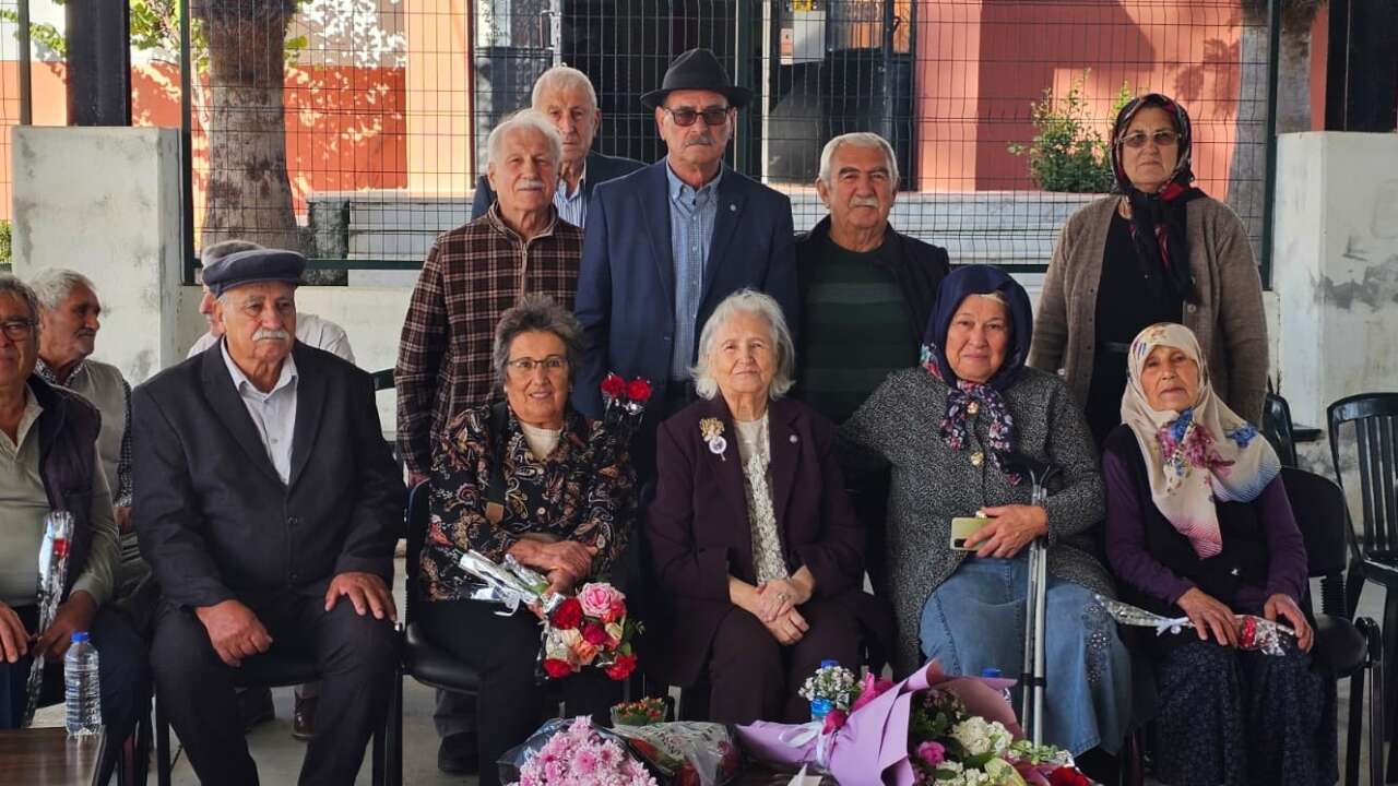 Marmaris'te 19 Yaşında Göreve Başlayan Öğretmen, 62 Yıl Sonra Öğrencileriyle Bir Araya Geldi