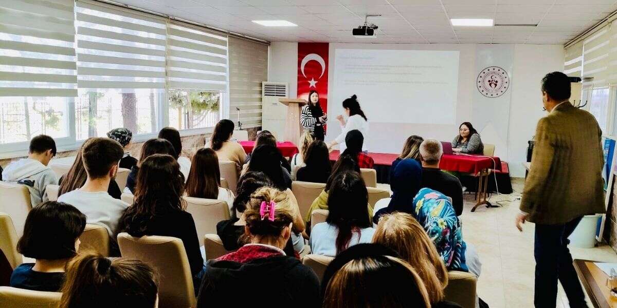 Muğla’da Bebek, Çocuk ve Genç Akademileri Binlerce Aileye Eğitim Veriyor