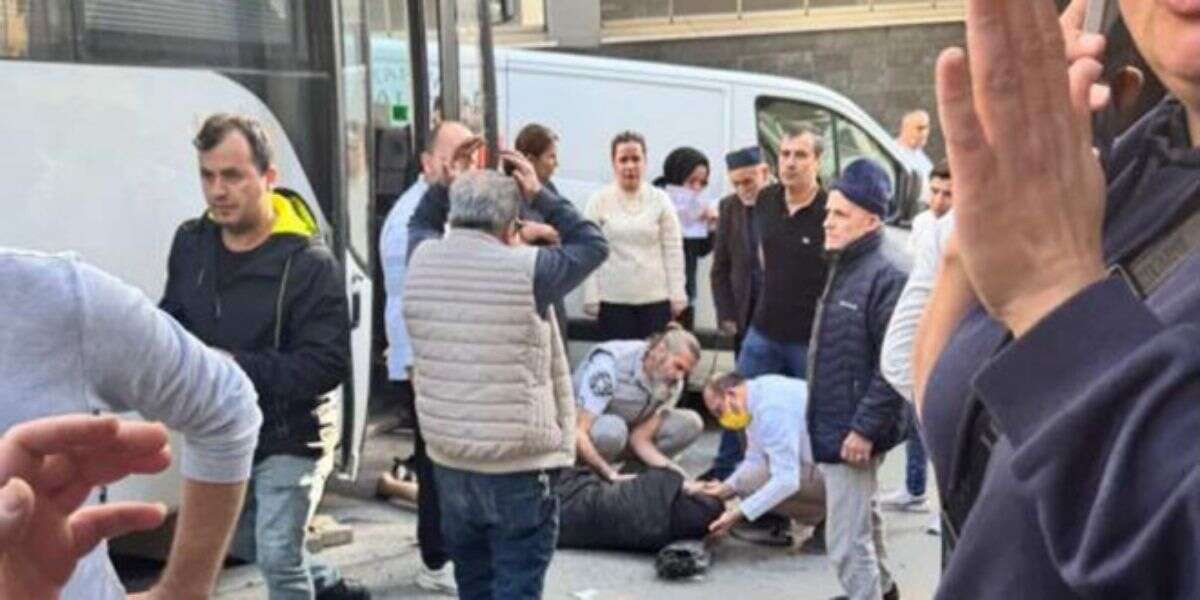 Eşinin Kullandığı Minibüsün Altında Kaldı, Hastanede Hayatını Kaybetti