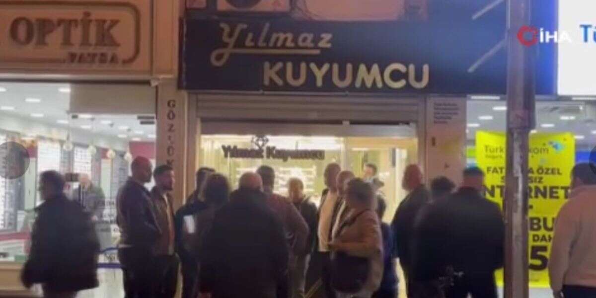 Silahlı Kuyumcu Soygunu: Çalışanı Bağlayıp, Yaklaşık 5 Kilo Altınla Kayıplara Karıştı