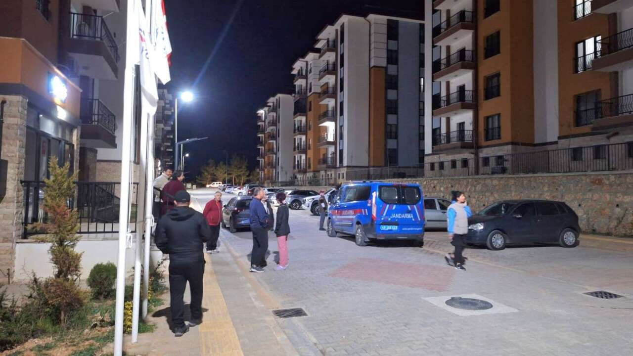 Menteşe TOKİ’de Su Krizi: Site Sakinleri Yönetim Önünde Tepki Gösterdi