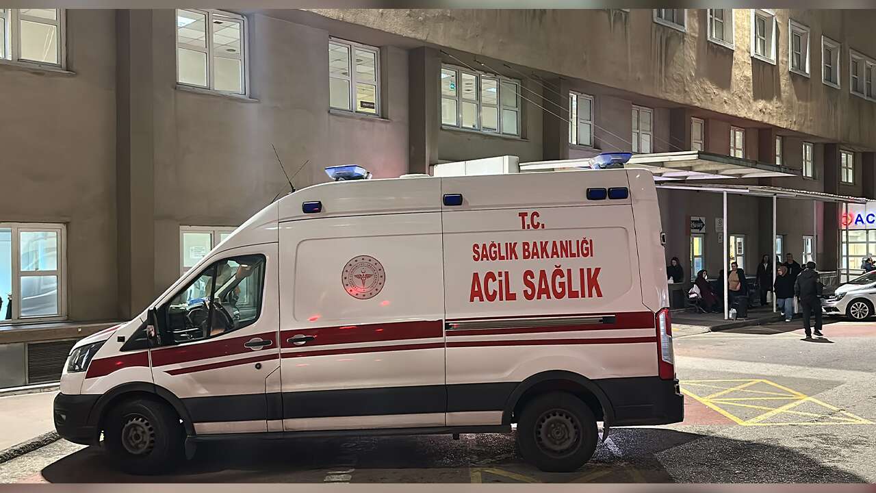 Lokumdan Zehirlenme Şüphesiyle 40 Öğrenci Hastanelik Oldu