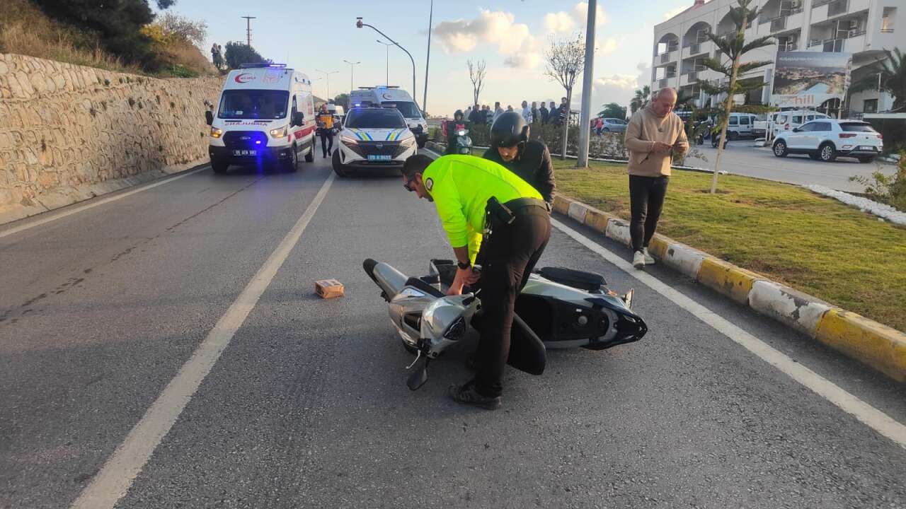 Motosiklet refüje çarptı: 1 Ölü, 1 Yaralı