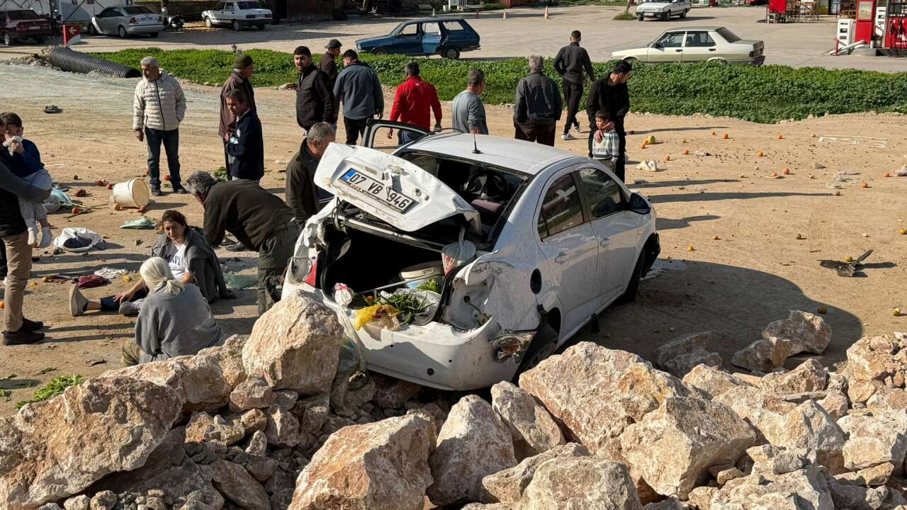 Muğla’da Feci Kaza: Araç Yoldan Çıktı, 3 Yaralı