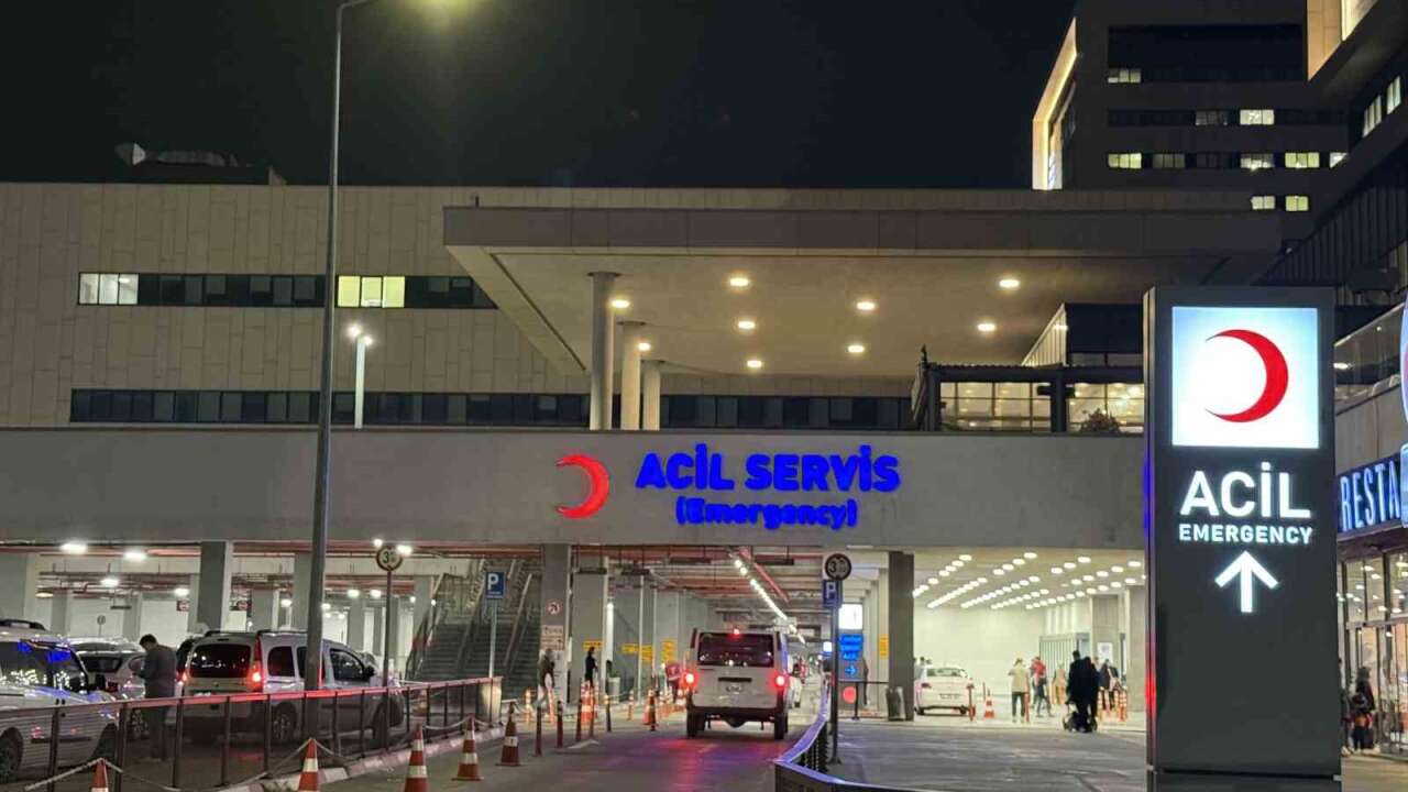 Özel Okulda Öğle Yemeği Sonrası Zehirlenme: 33 Öğrenci ve 1 Öğretmen Hastaneye Kaldırıldı, Kantinci Çift Gözaltında