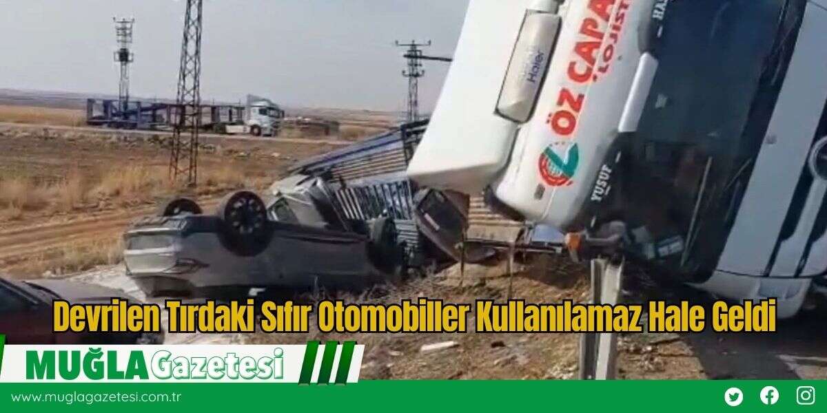 Devrilen Tırdaki Sıfır Otomobiller Kullanılamaz Hale Geldi