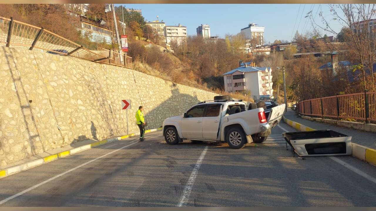 Kamyonet 7 Metreden Düştü: 3’ü Çocuk 4 Yaralı