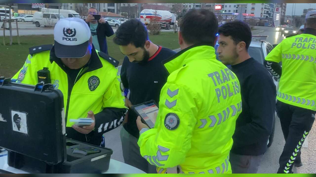 Polisi Alarma Geçirdi: Ehliyeti Daimi Olarak İptal Edildi