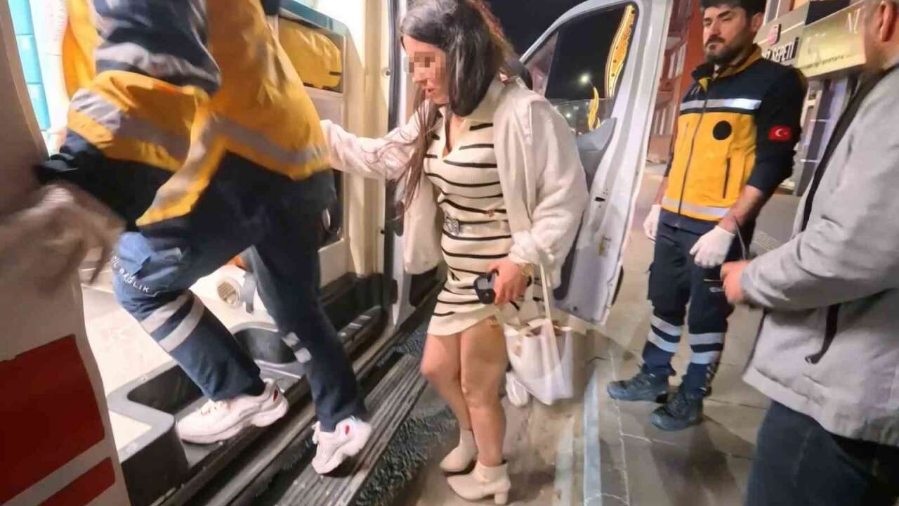 Erkek Arkadaşının Yeni Sevgilisini Bıçakladı